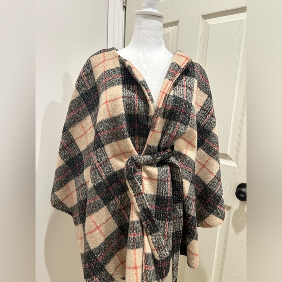 Christmas Eve cape - Picture 1 of 6